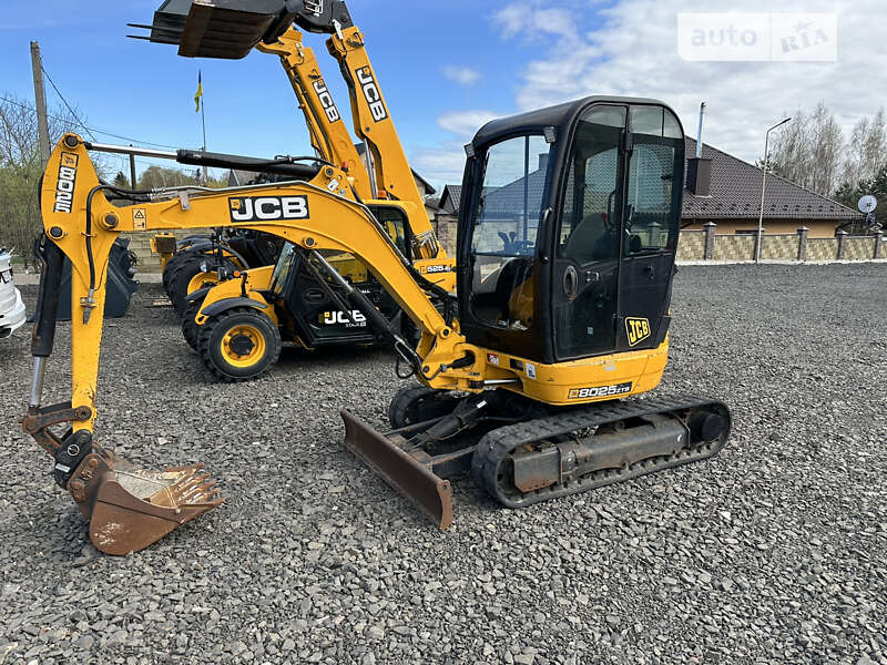 JCB 8025