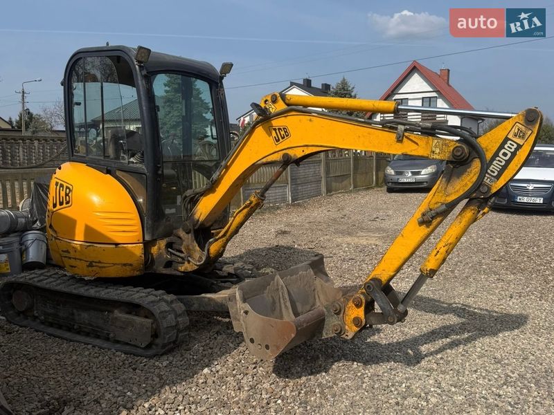 JCB 8025