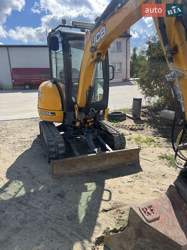 JCB 8026