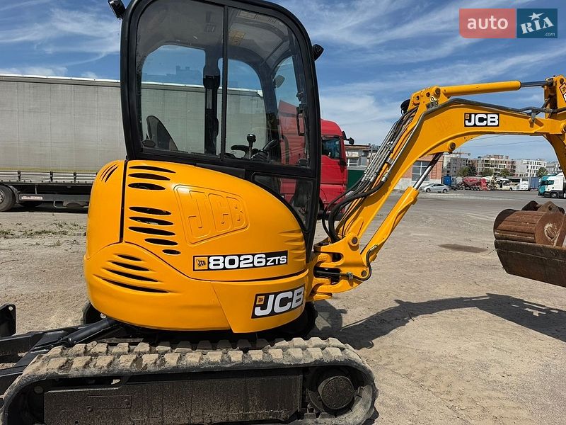 JCB 8026
