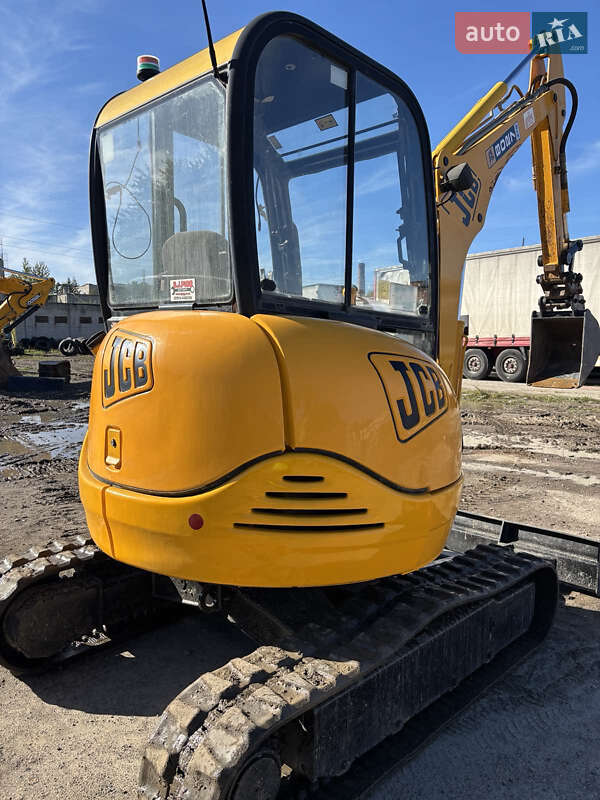 JCB 8027