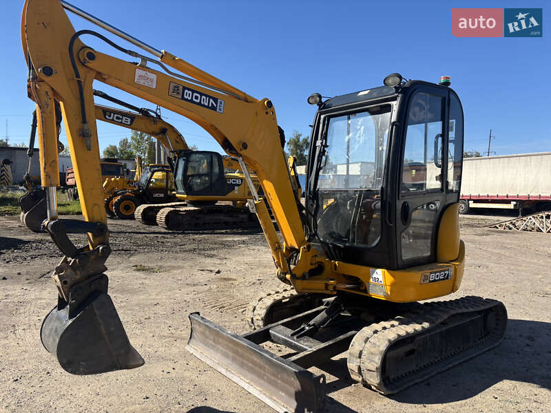 JCB 8027