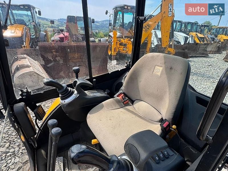 Гусеничный экскаватор JCB 8030