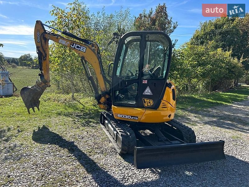 JCB 8030