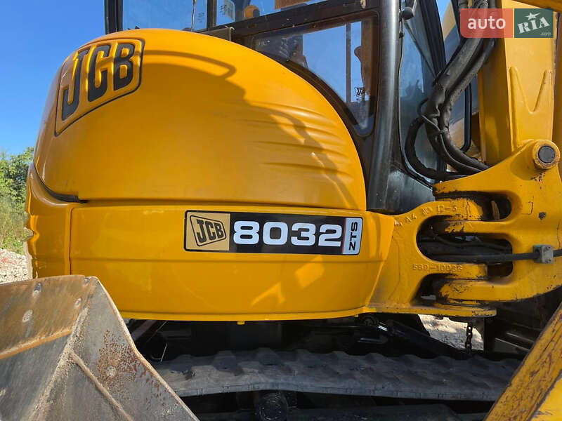 JCB 8032