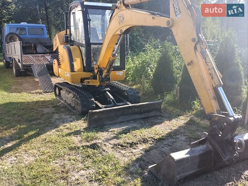 JCB 8040