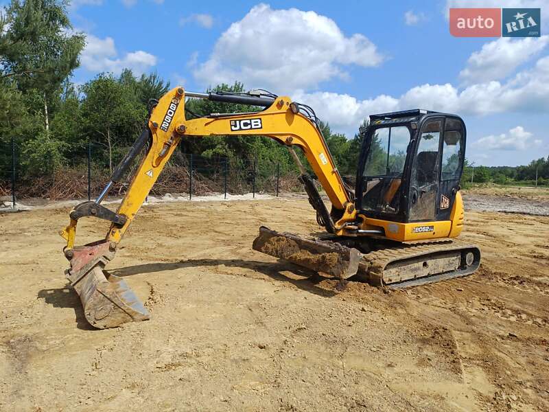 JCB 8052