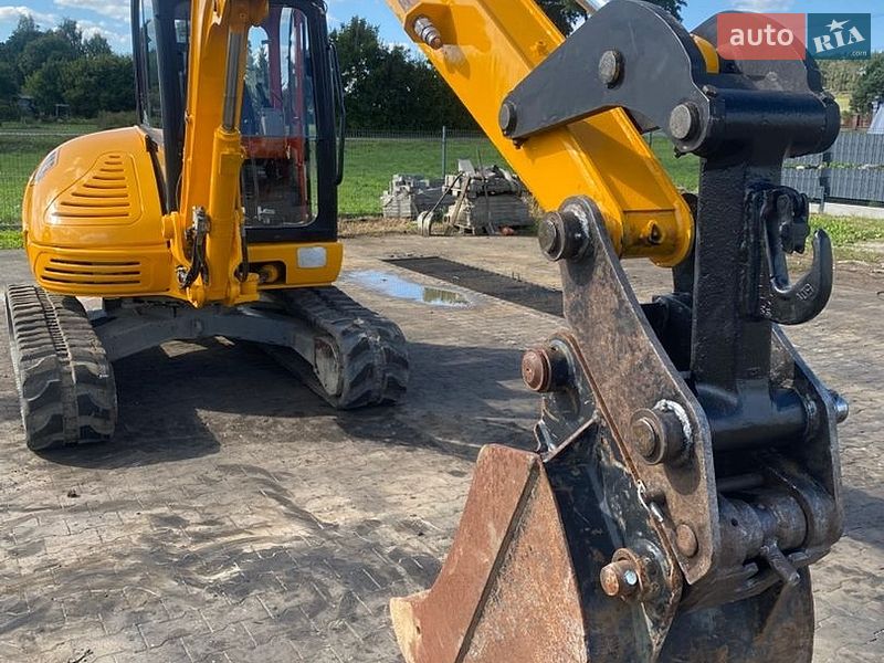 JCB 8052
