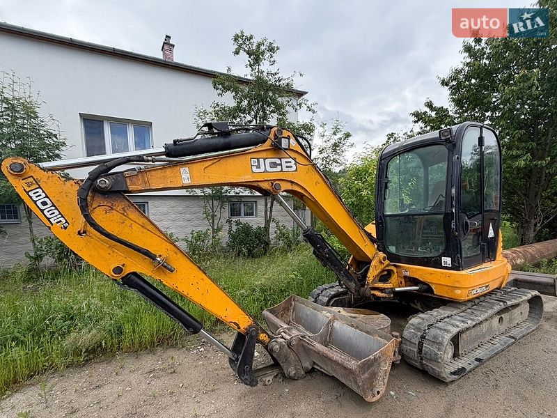 JCB 8065