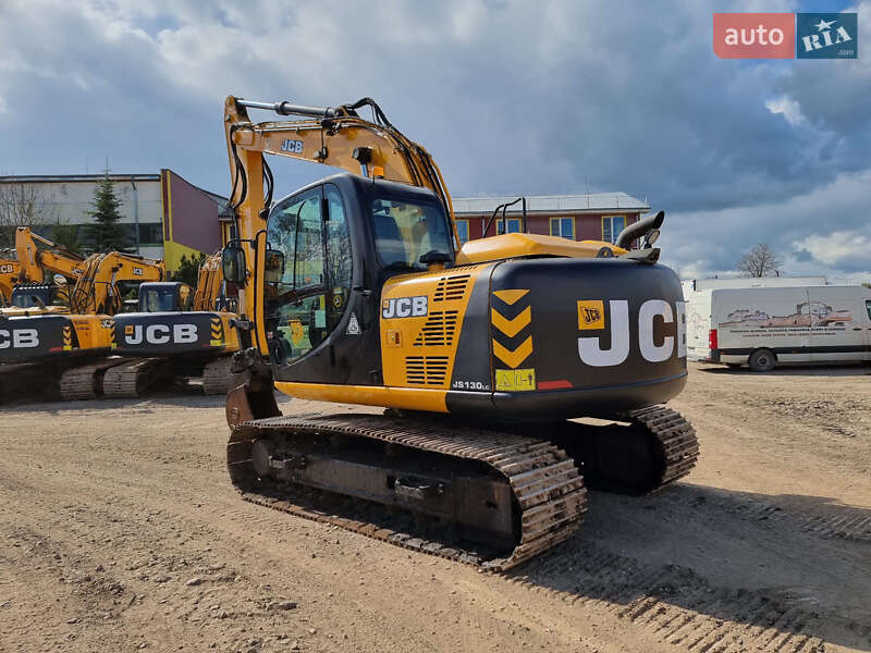 Гусеничный экскаватор JCB JS 130