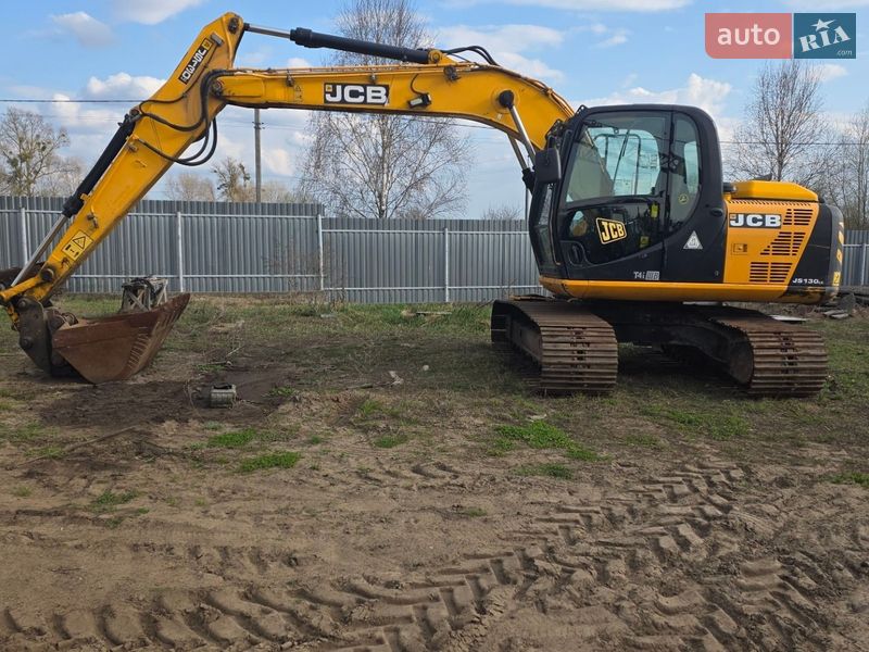 JCB JS 130