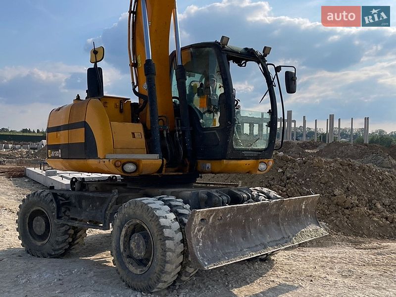 Колесный экскаватор JCB JS 130