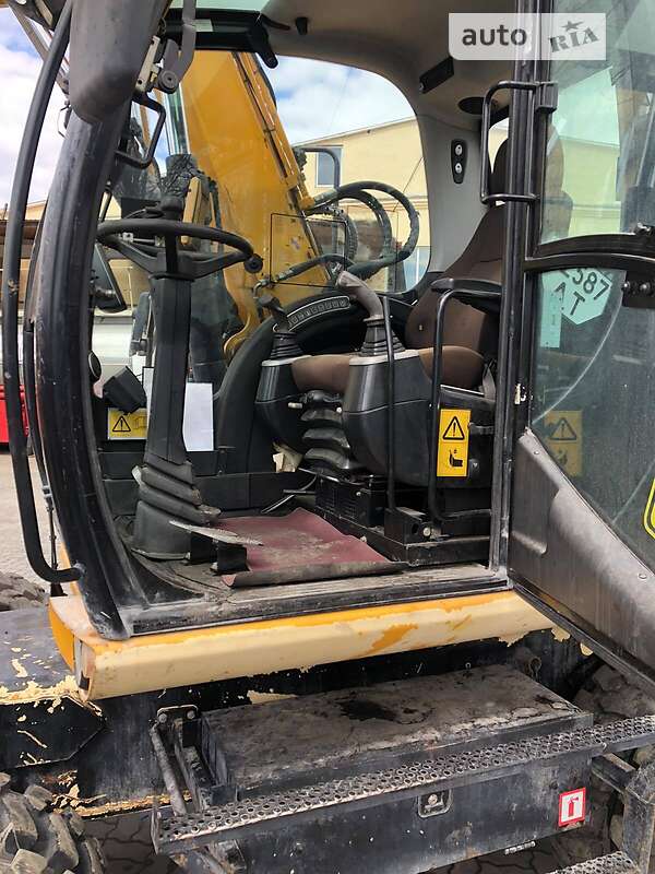 Колісний екскаватор JCB JS 145 2011 в Калуші
