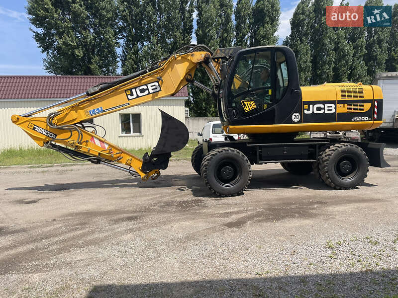 JCB JS 200