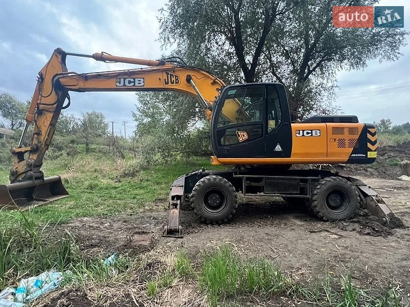 JCB JS 200