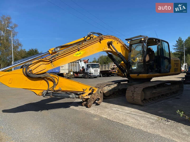 JCB JS 210