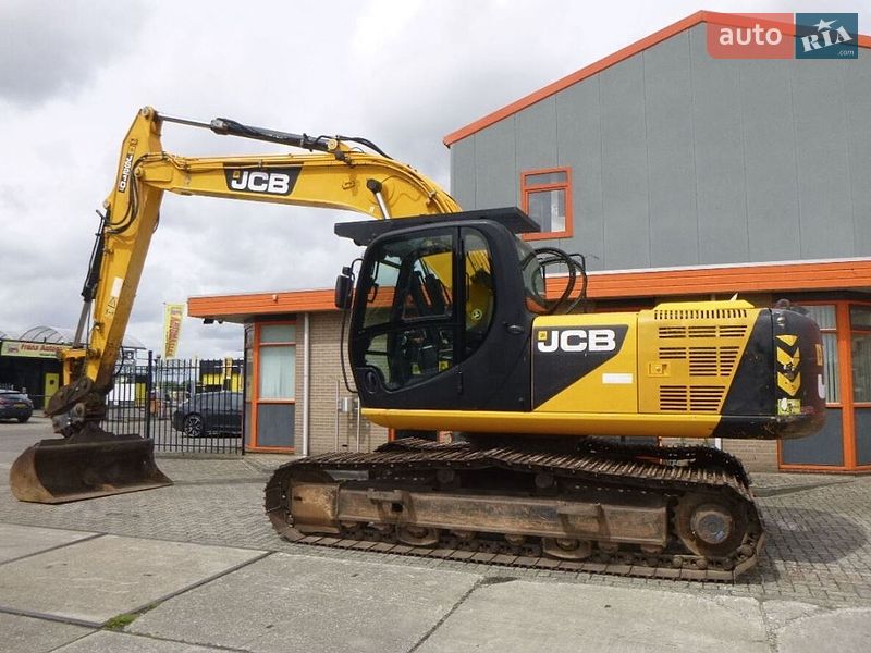 Экскаватор погрузчик JCB JS 210