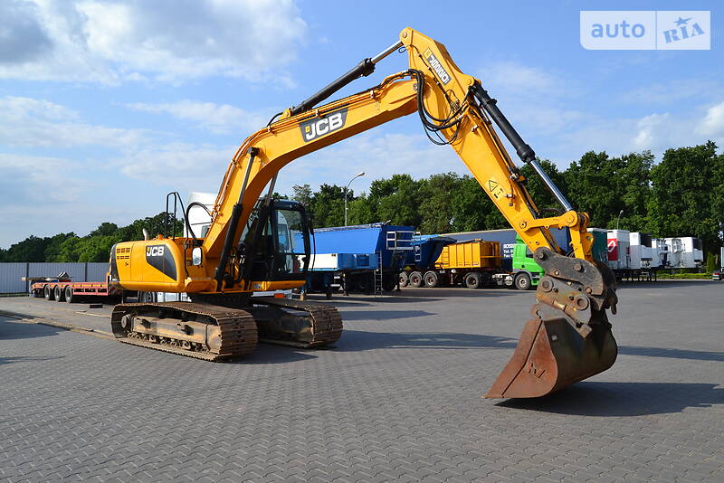 JCB JS 220