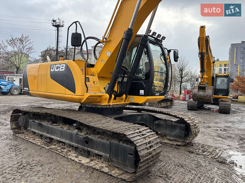 JCB JS 220