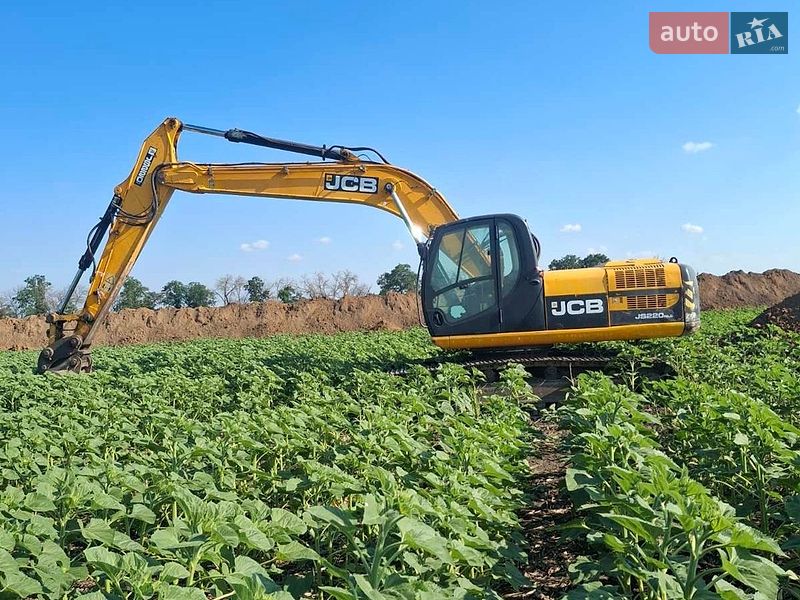 JCB JS 220