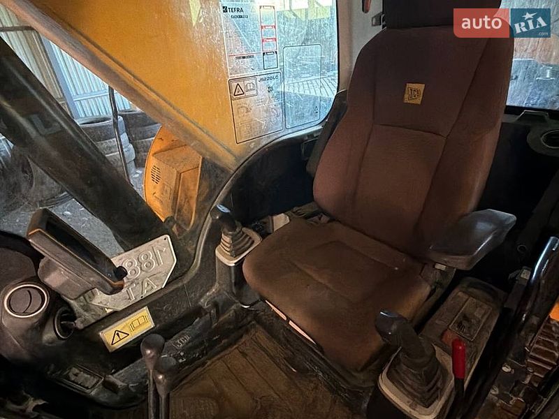 Экскаватор погрузчик JCB JS 220LC 2014 в Ивано-Франковске