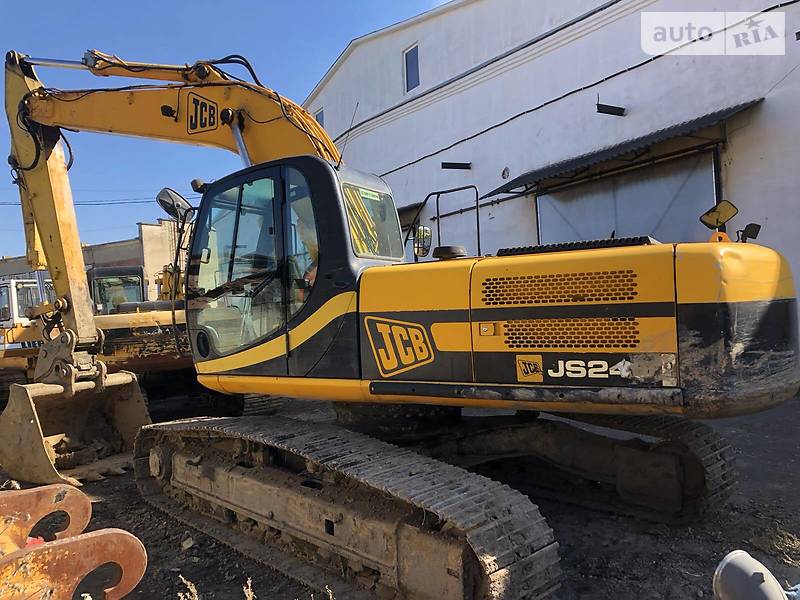 JCB JS 240