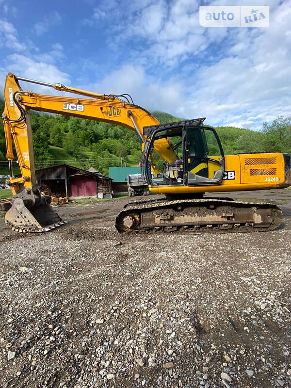 JCB JS 240