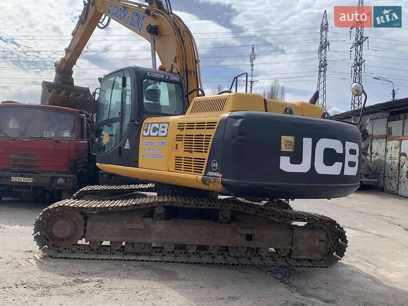 JCB JS 240