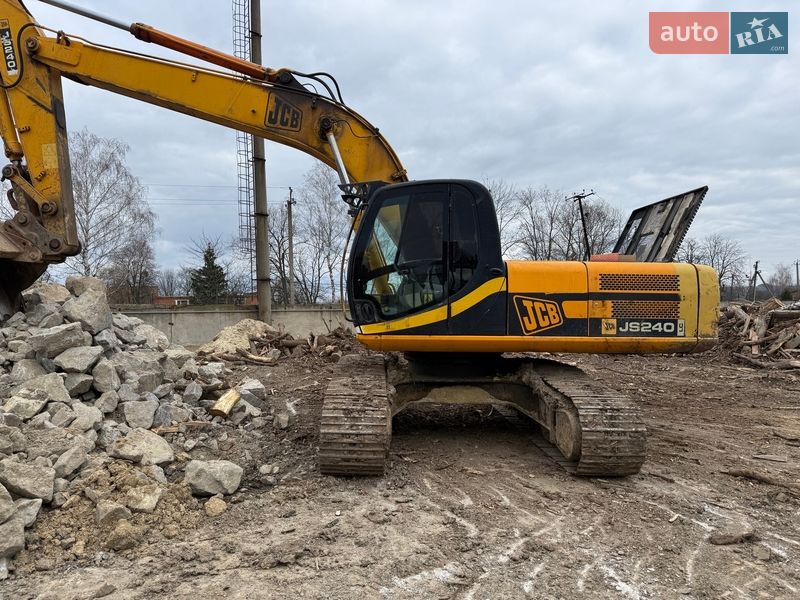 JCB JS 240