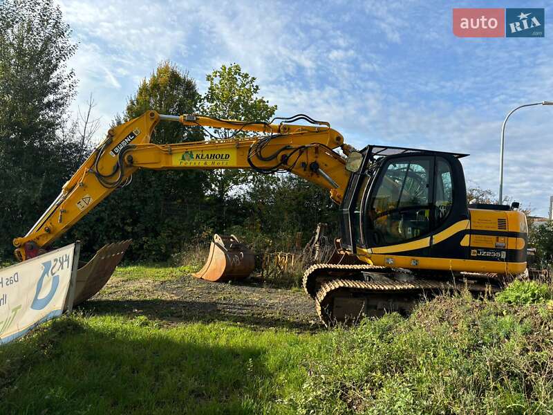 JCB JZ 235LC