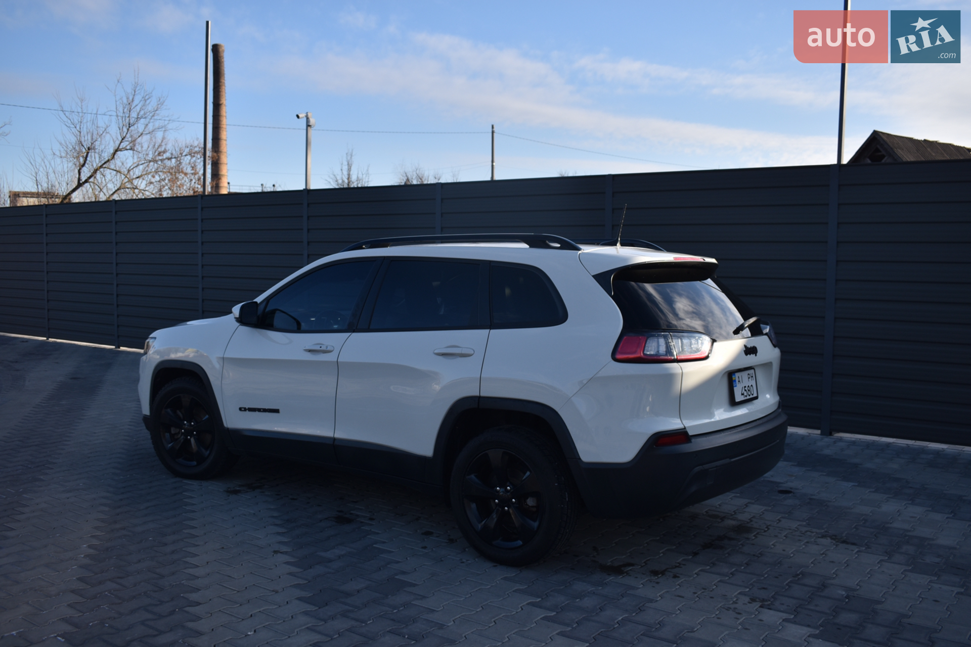 Jeep Cherokee 2019 VIN 1C4PJLLB8KD404055 фото оголошення 8 з 31
