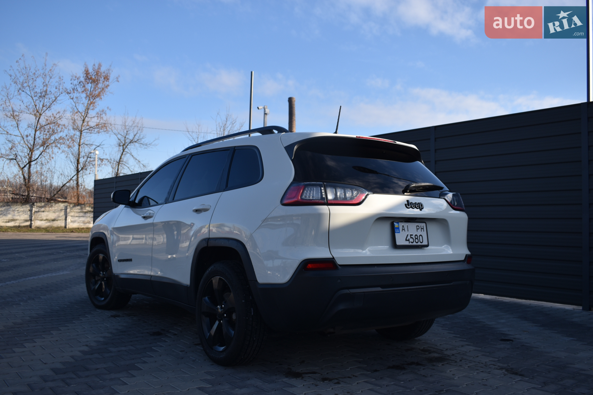 Jeep Cherokee 2019 VIN 1C4PJLLB8KD404055 фото оголошення 9 з 31