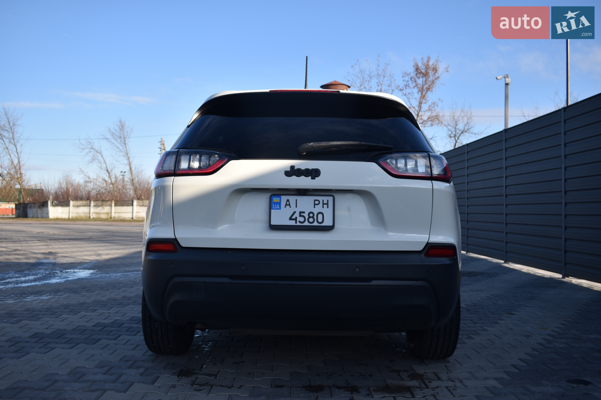 Jeep Cherokee 2019 VIN 1C4PJLLB8KD404055 фото оголошення 11 з 31