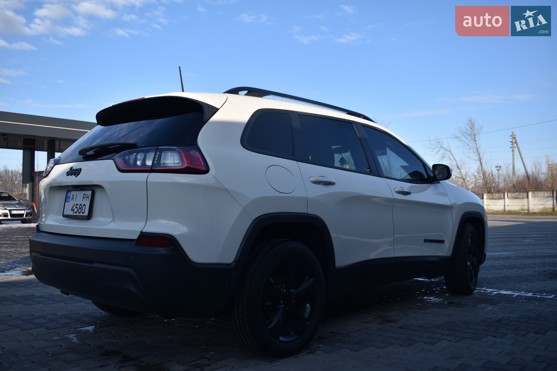 Jeep Cherokee 2019 VIN 1C4PJLLB8KD404055 фото оголошення 12 з 31
