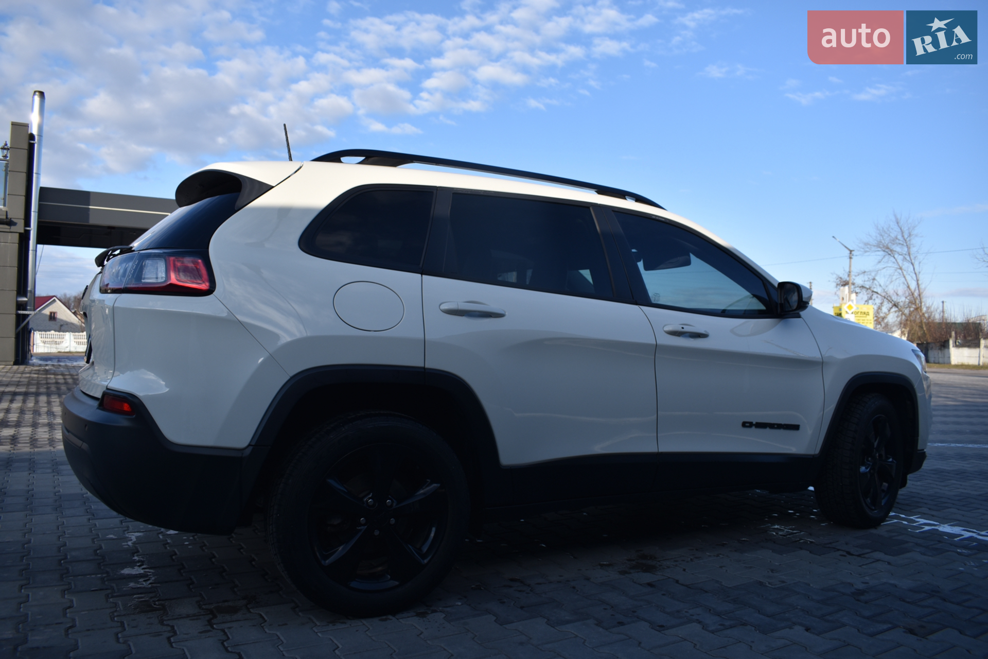 Jeep Cherokee 2019 VIN 1C4PJLLB8KD404055 фото оголошення 13 з 31