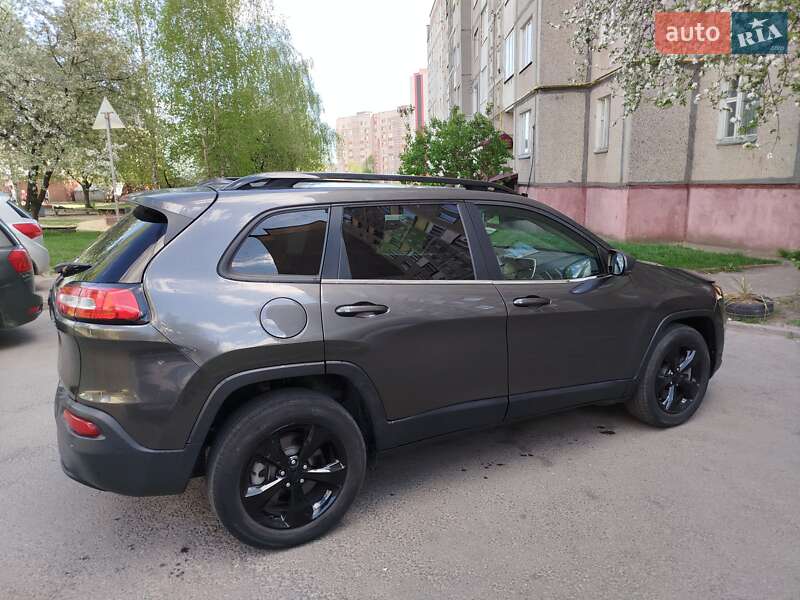 Внедорожник / Кроссовер Jeep Cherokee 2016 в Ровно