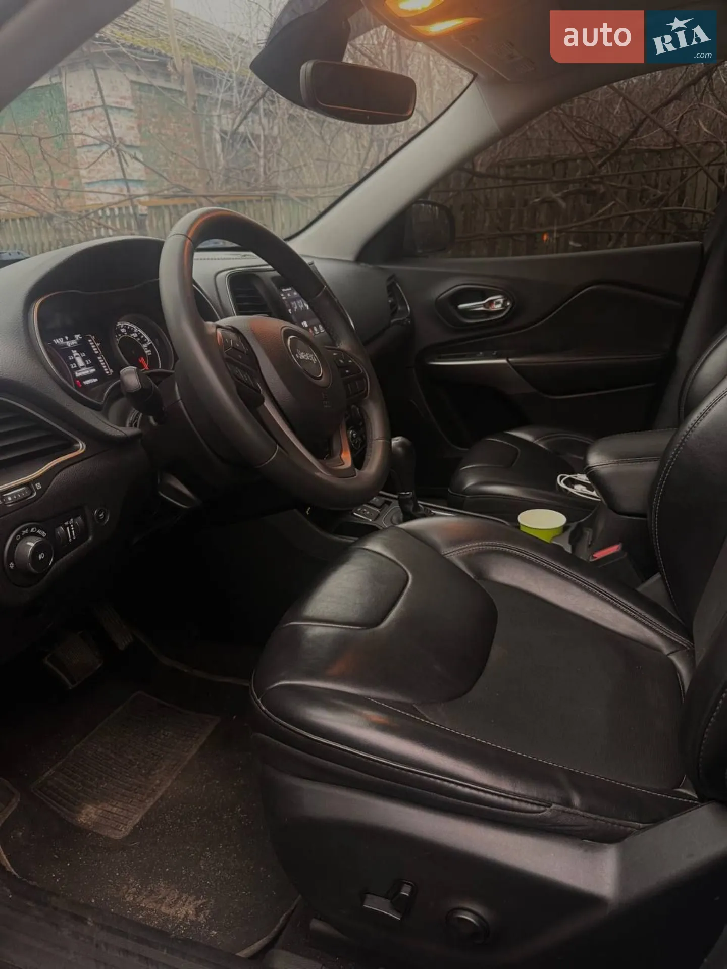 Jeep Cherokee 2019 VIN 1C4PJLLB1LD556051 фото оголошення 4 з 11