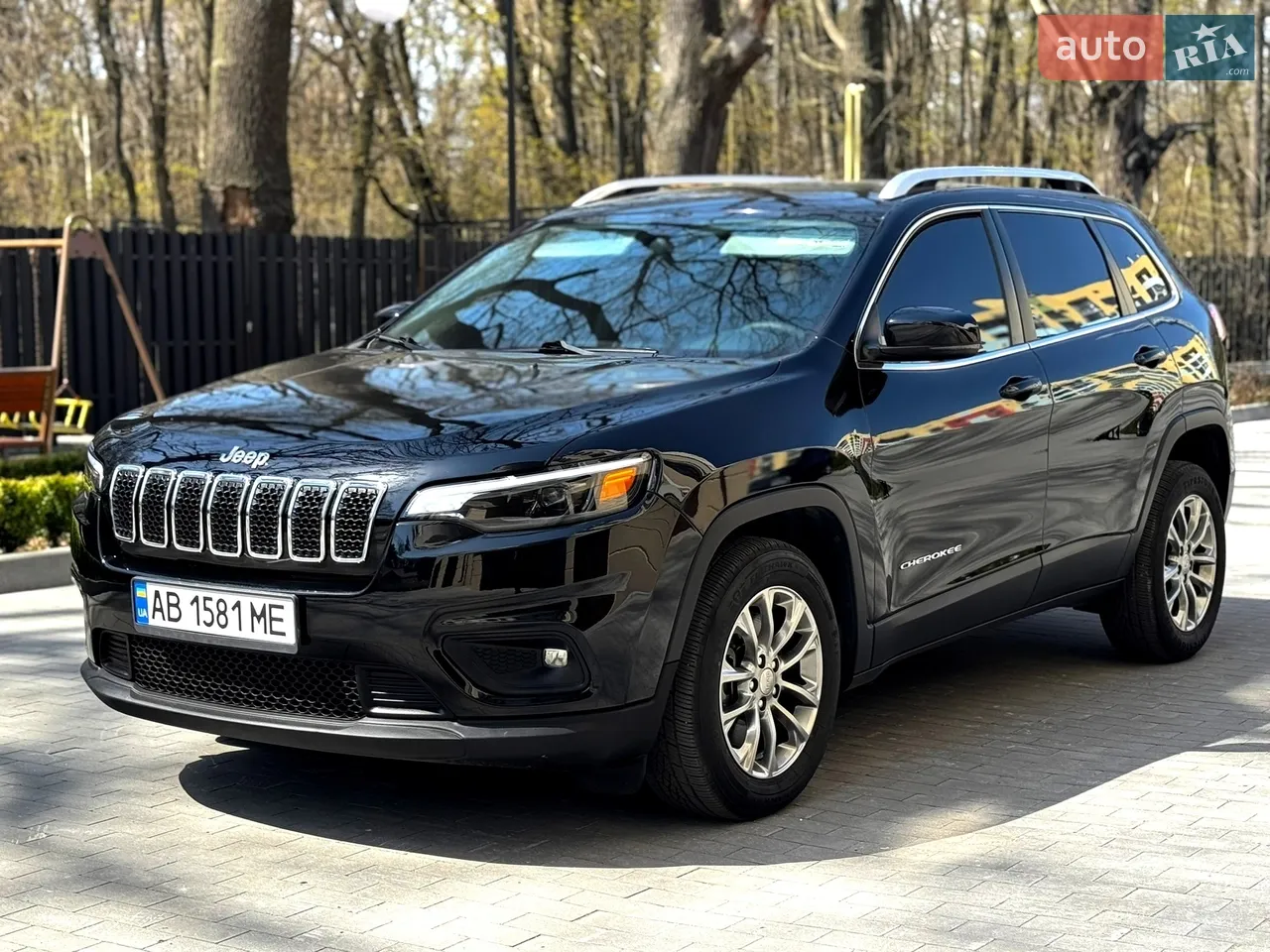 2019 Jeep Cherokee - фото 1
