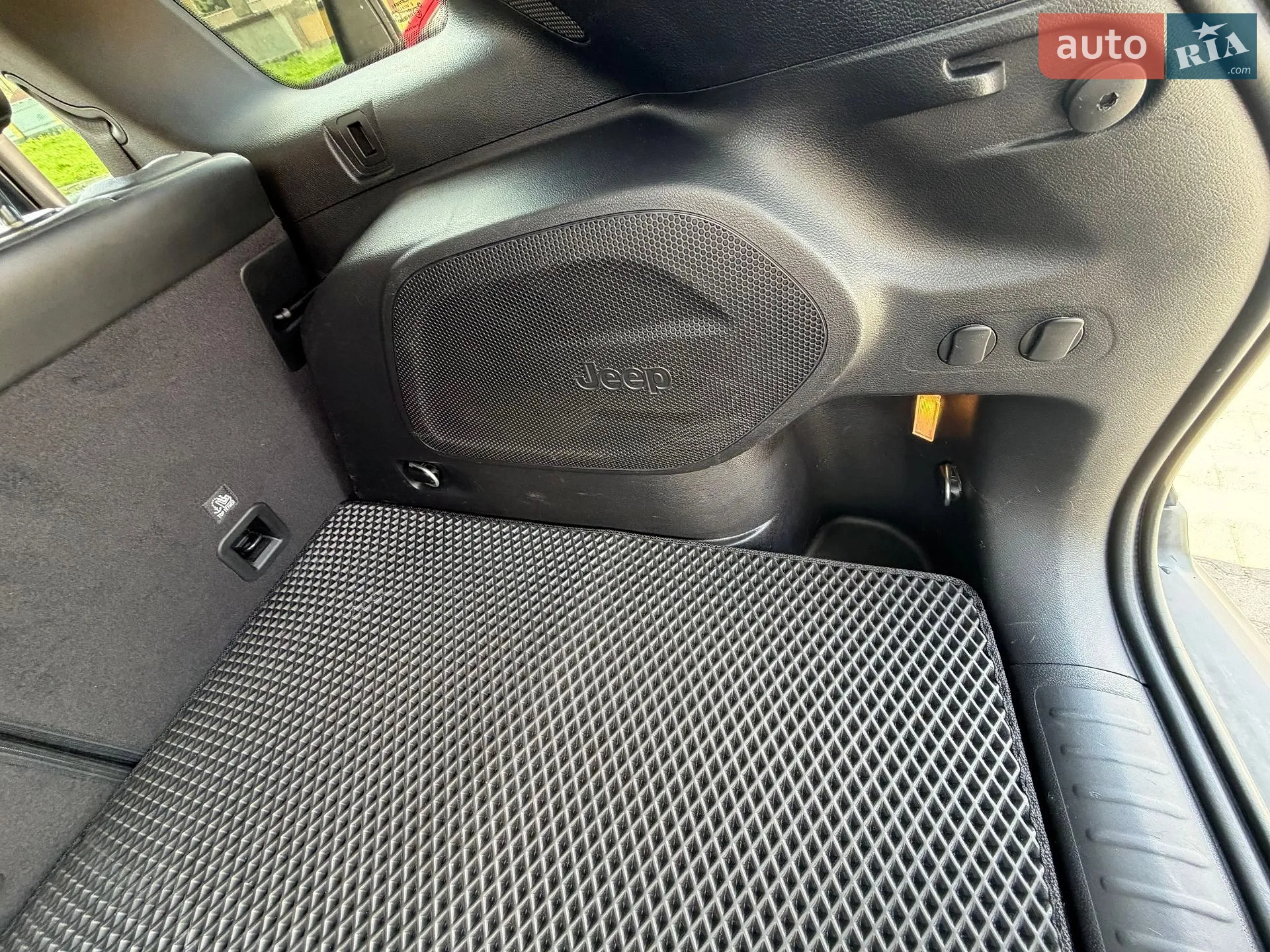 Jeep Cherokee 2019 VIN 1C4PJMDX5KD445436 фото оголошення 18 з 26