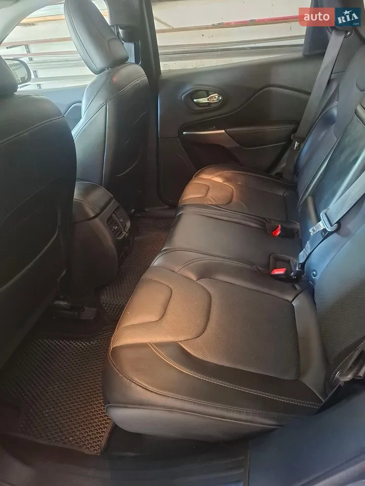 2019 Jeep Cherokee - мініатюра 4