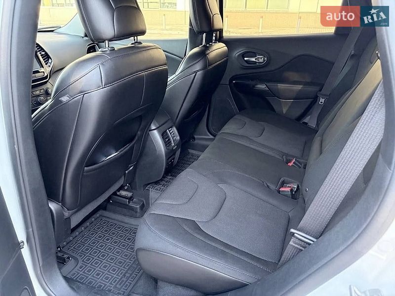 Внедорожник / Кроссовер Jeep Cherokee 2019 в Днепре фото 18 Внедорожник / Кроссовер Jeep Cherokee 2019 в Днепре