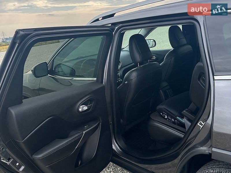 Внедорожник / Кроссовер Jeep Cherokee 2019 в Тернополе
