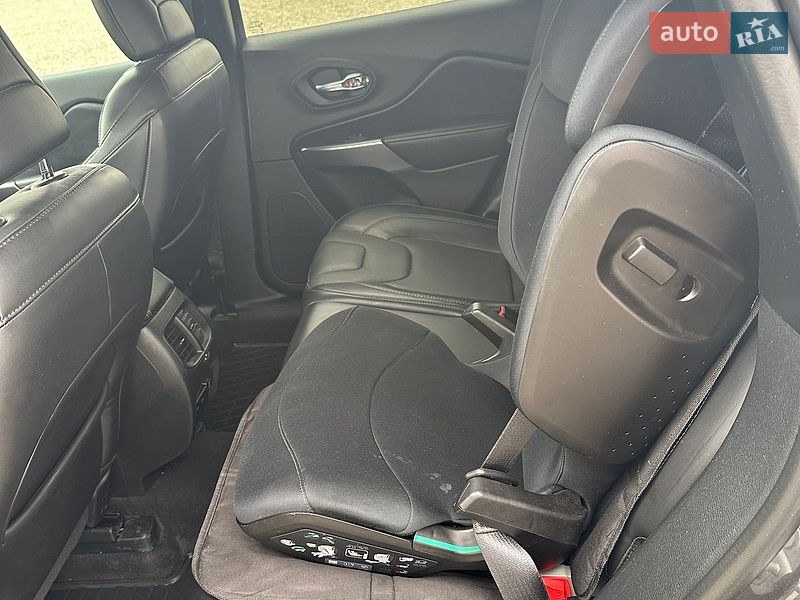 Внедорожник / Кроссовер Jeep Cherokee 2019 в Тернополе