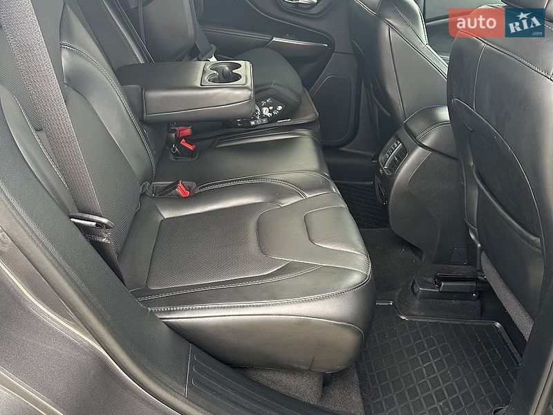 Внедорожник / Кроссовер Jeep Cherokee 2019 в Тернополе
