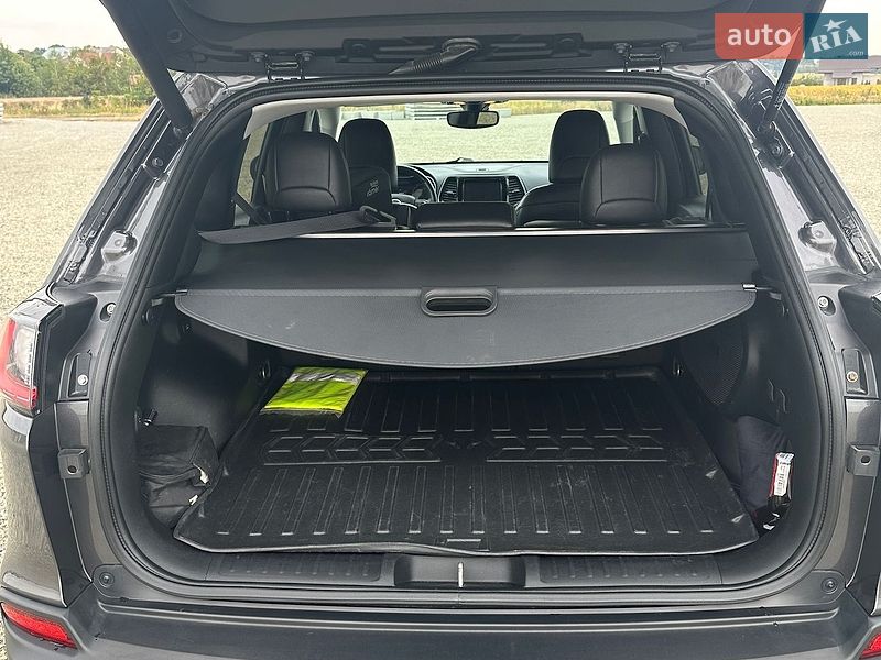 Внедорожник / Кроссовер Jeep Cherokee 2019 в Тернополе