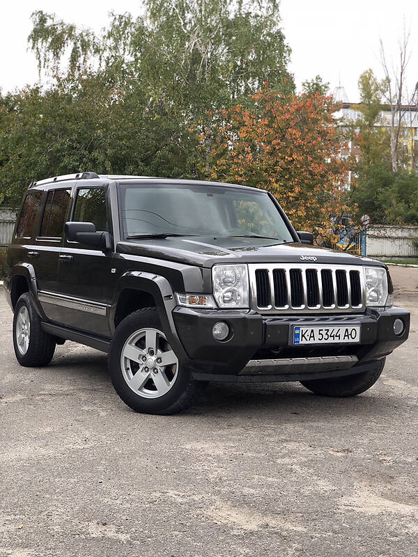 Позашляховик / Кросовер Jeep Commander