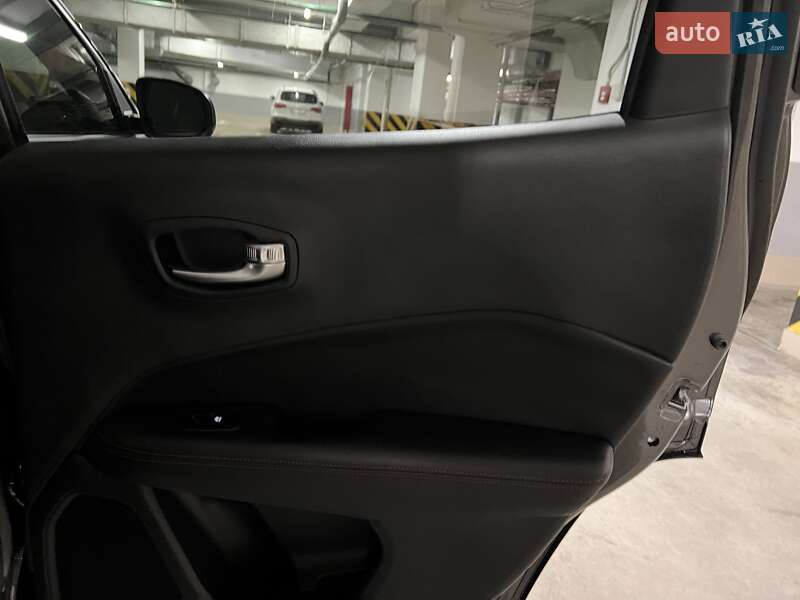 Внедорожник / Кроссовер Jeep Compass 2020 в Киеве