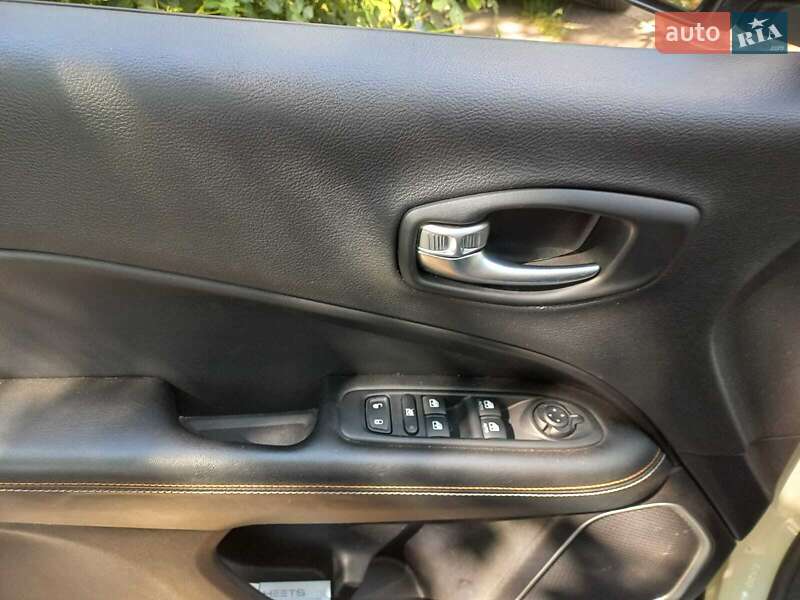 Внедорожник / Кроссовер Jeep Compass 2017 в Киеве