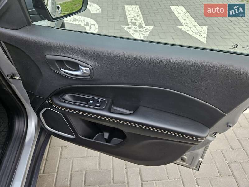 Внедорожник / Кроссовер Jeep Compass 2017 в Харькове