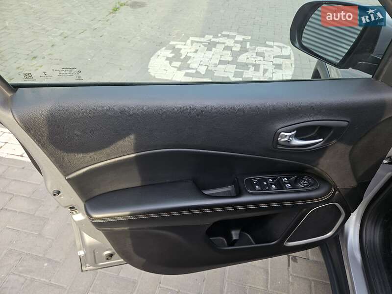 Внедорожник / Кроссовер Jeep Compass 2017 в Харькове